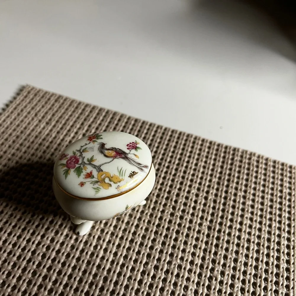 Vintage Porcelain Footed Trinket Box Bird Floral Gold Trim Chinoiserie Mini Jar‎
